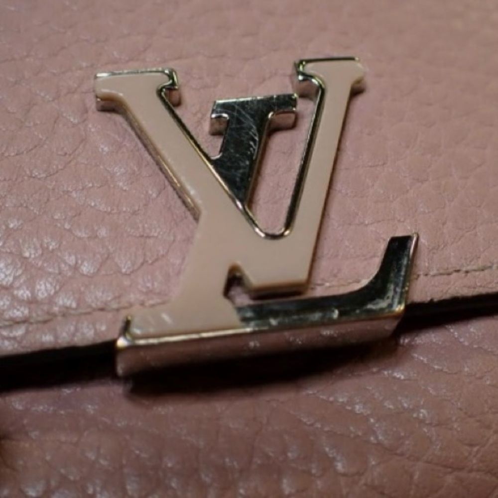Louis Vuitton Capucines Compact Wallet - Picture 16 of 16